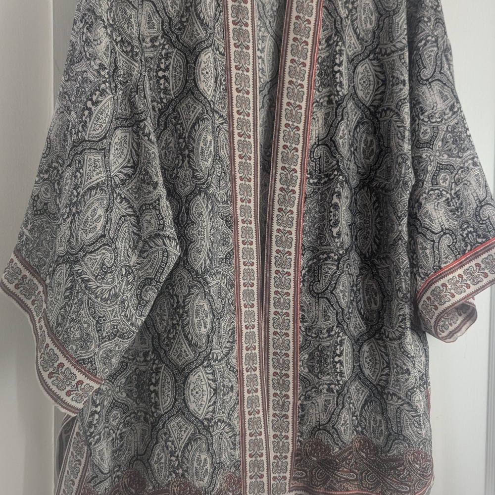 Max Studio Black and Gray Kimono Cape